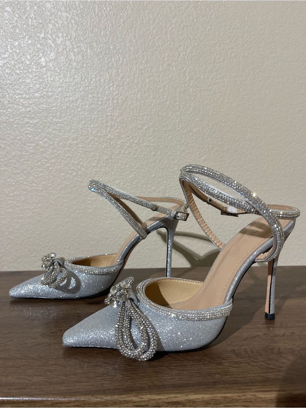MACH & MACH Silver Glitter Pointed Toe Crystal Bow Stilettos